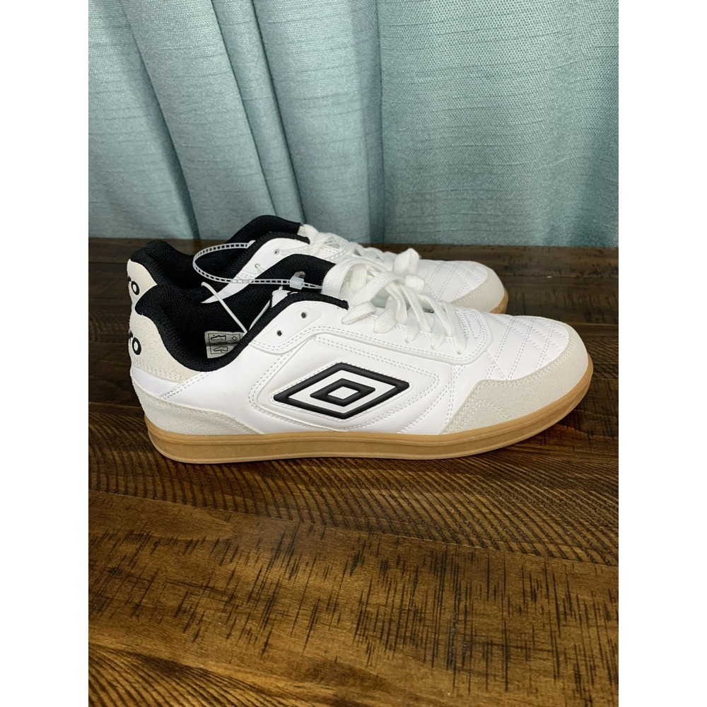Umbro Low Profile Soccer Style Sneaker - Mens Size 10 Black White  New